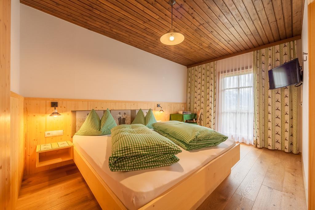 Berggasthaus Agritur Moserhof Braies  Exterior photo